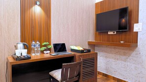 Executive Room, Balcony | Egyptian cotton sheets, premium bedding, memory foam beds, minibar