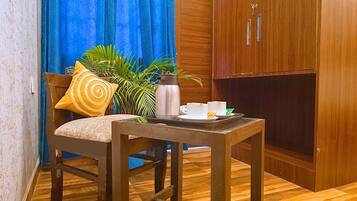 Executive Room, Balcony | Egyptian cotton sheets, premium bedding, memory-foam beds, minibar