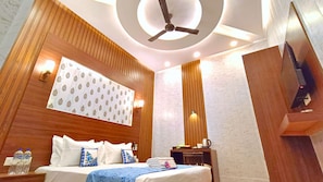 Egyptian cotton sheets, premium bedding, memory-foam beds, minibar - Asapian House - A Luxury Homestay at Moradabad (Moradabad)