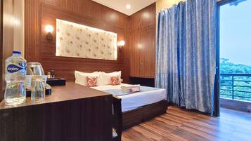 Premium Room, Balcony | Egyptian cotton sheets, premium bedding, memory-foam beds, minibar