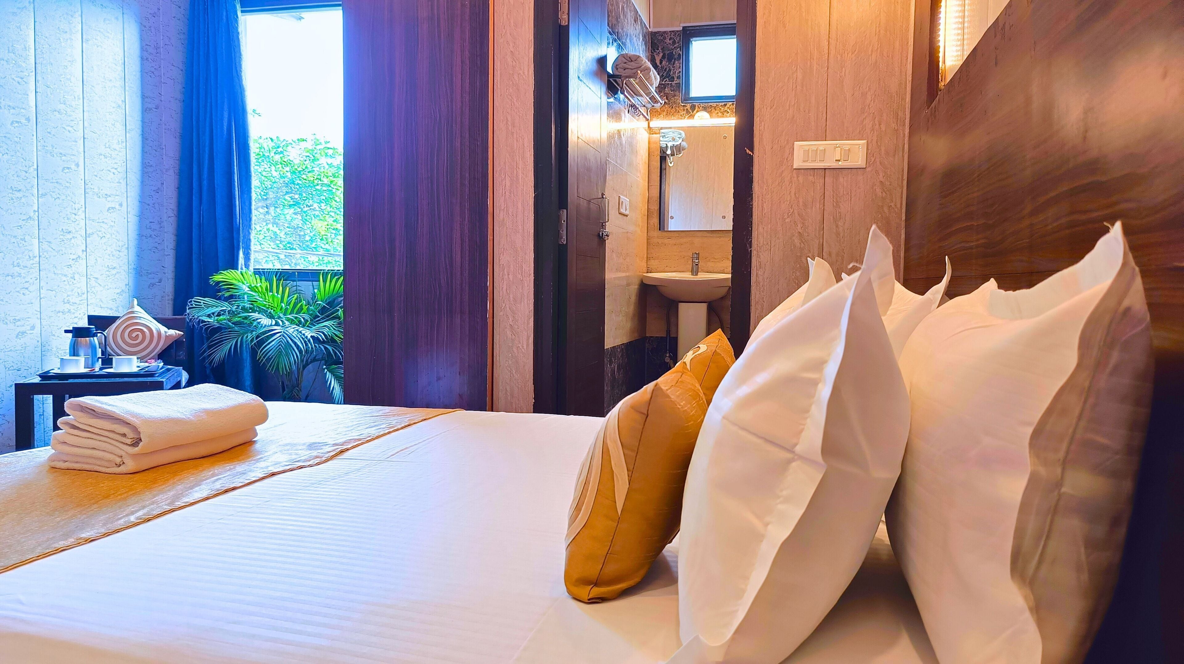 Executive Room, Balcony | Egyptian cotton sheets, premium bedding, memory foam beds, minibar