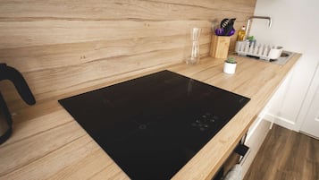 Réfrigérateur, micro-ondes, four, cafetière/bouilloire