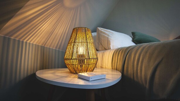 A modern room with a round table, a decorative lamp, and a bed with pillows. - ♥♥ La Cachette Rouge ♥♥ (saint valery sur somme)