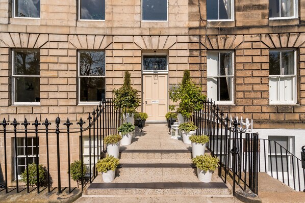 Exterior - Crescent House (Edinburgh)