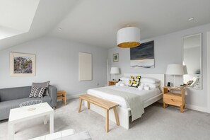 Habitació doble de luxe | Matalassos amb encoixinament addicional i decoració individual 