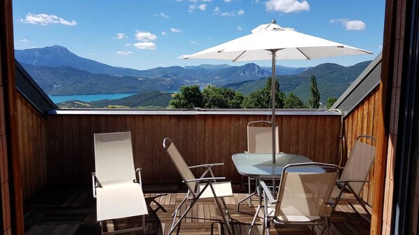 屋外ダイニングエリア