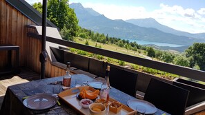 屋外ダイニングエリア