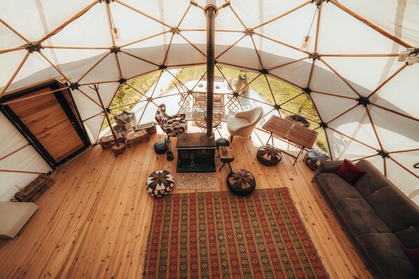 Premium bedding, individually decorated, desk, laptop workspace - Vira Garden House (Sile)