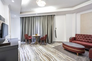Deluxe Suite | In-room safe, blackout curtains, soundproofing, iron/ironing board - AL AMERAT HOTEL (Al Amarat)
