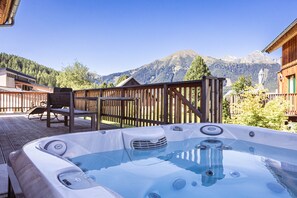 Outdoor spa tub - Premium Chalet # 7 with IR-Sauna & Whirlpool (Hohentauern)