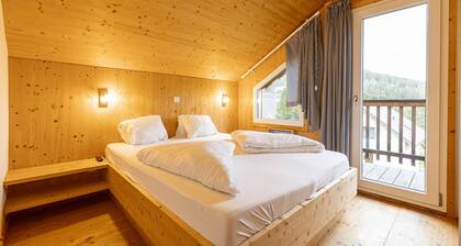 Superior Chalet # 11 with IR-Sauna & whirlpool bath