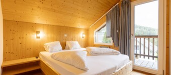 Superior Chalet # 11 with IR-Sauna & whirlpool bath