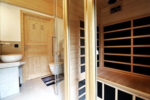 Bathtub, towels, toilet paper