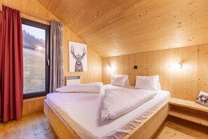 3 bedrooms, free WiFi, bed sheets