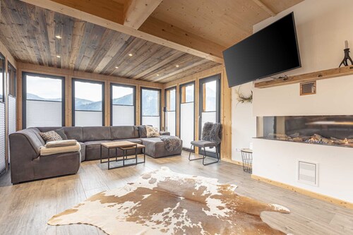 Premium Chalet # 62 with Sauna & Whirlpool