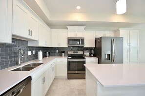 冰箱、微波炉、烤箱、炉灶