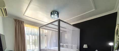 2 bedrooms, in-room safe, individually decorated, individually furnished