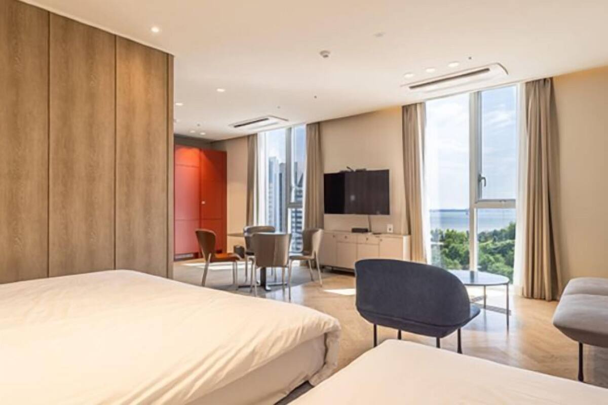 Select Comfort beds, desk, laptop workspace, blackout curtains