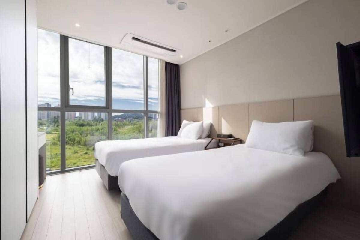 Select Comfort beds, desk, laptop workspace, blackout curtains
