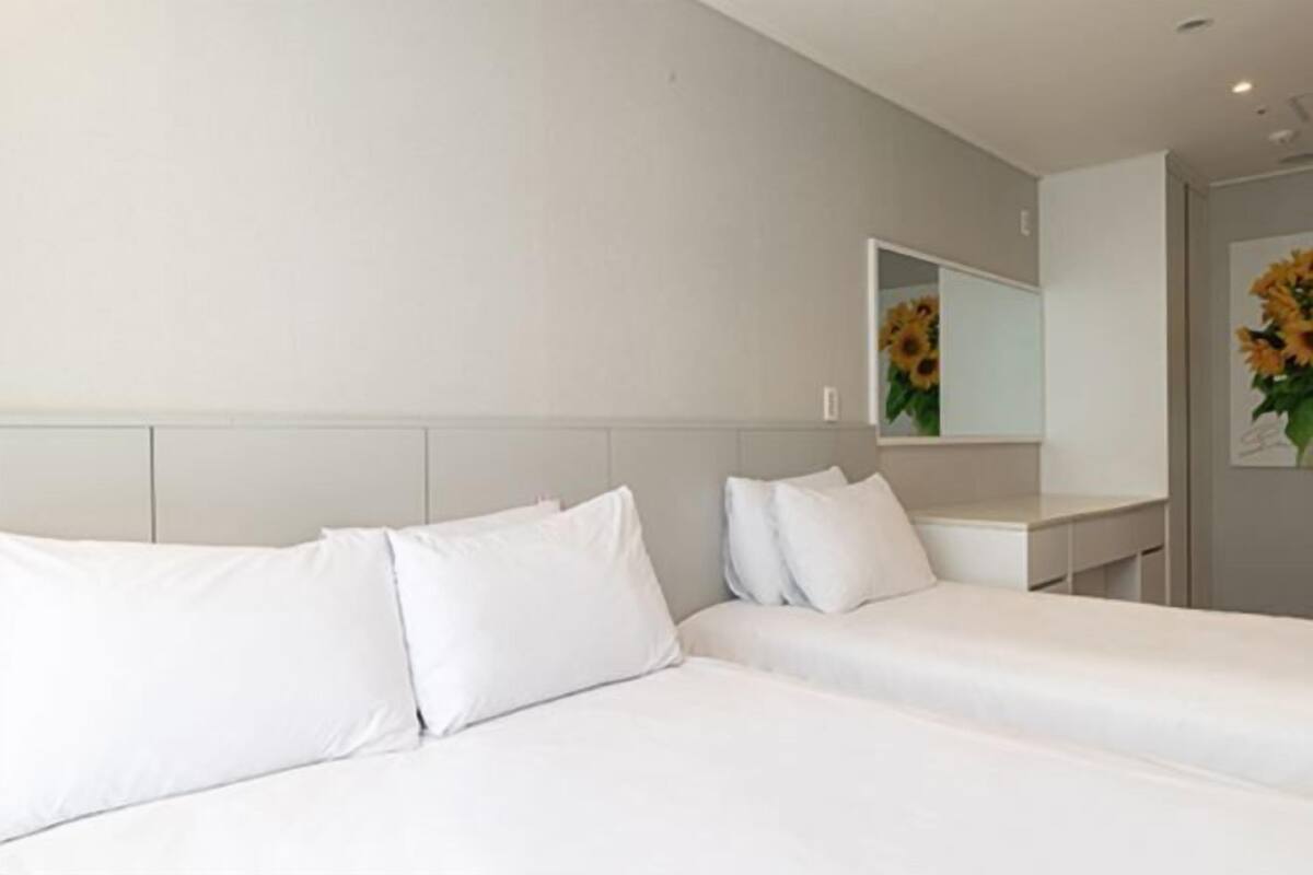 Select Comfort beds, desk, laptop workspace, blackout curtains