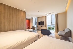Premier Triple (Ocean View) | Select Comfort beds, desk, laptop workspace, blackout drapes - Ocean Park 9 (Incheon)