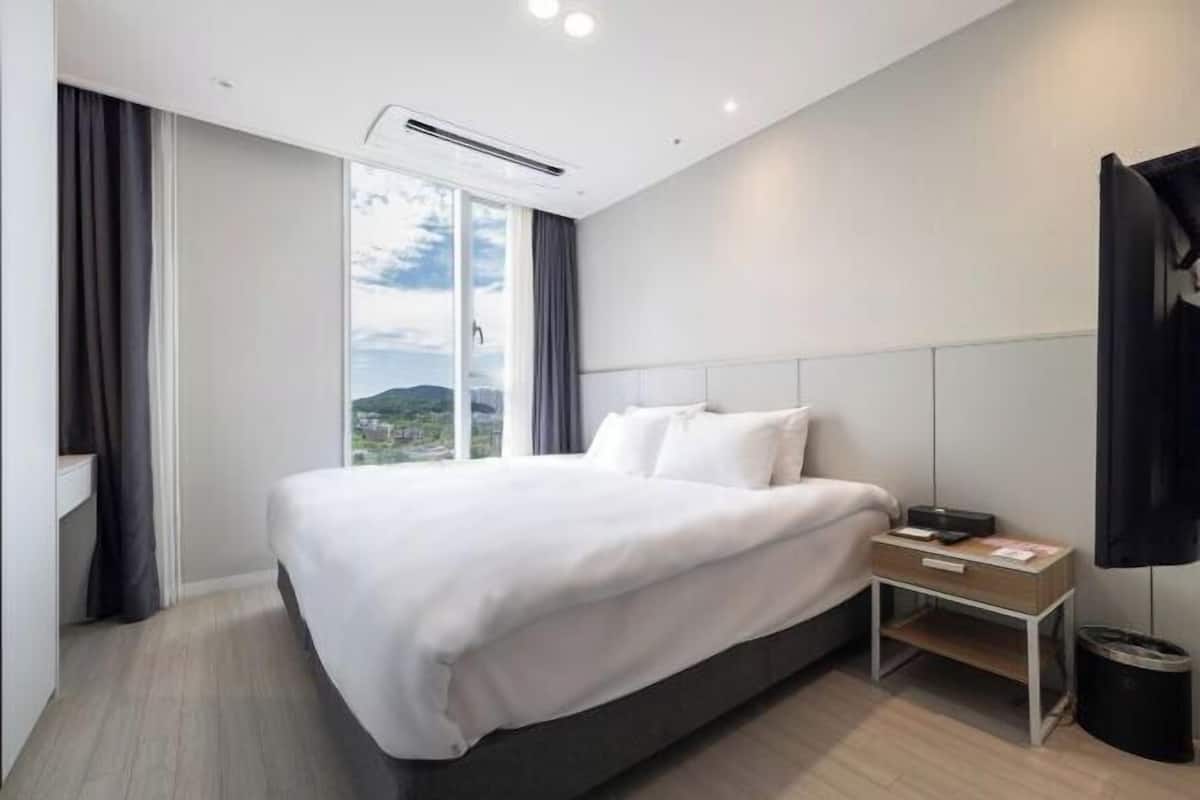 Select Comfort beds, desk, laptop workspace, blackout curtains
