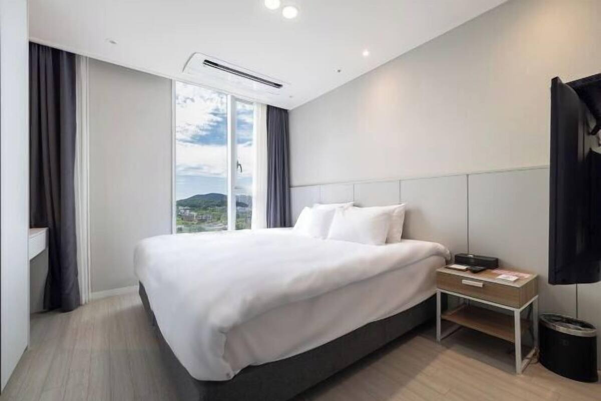 Select Comfort beds, desk, laptop workspace, blackout curtains
