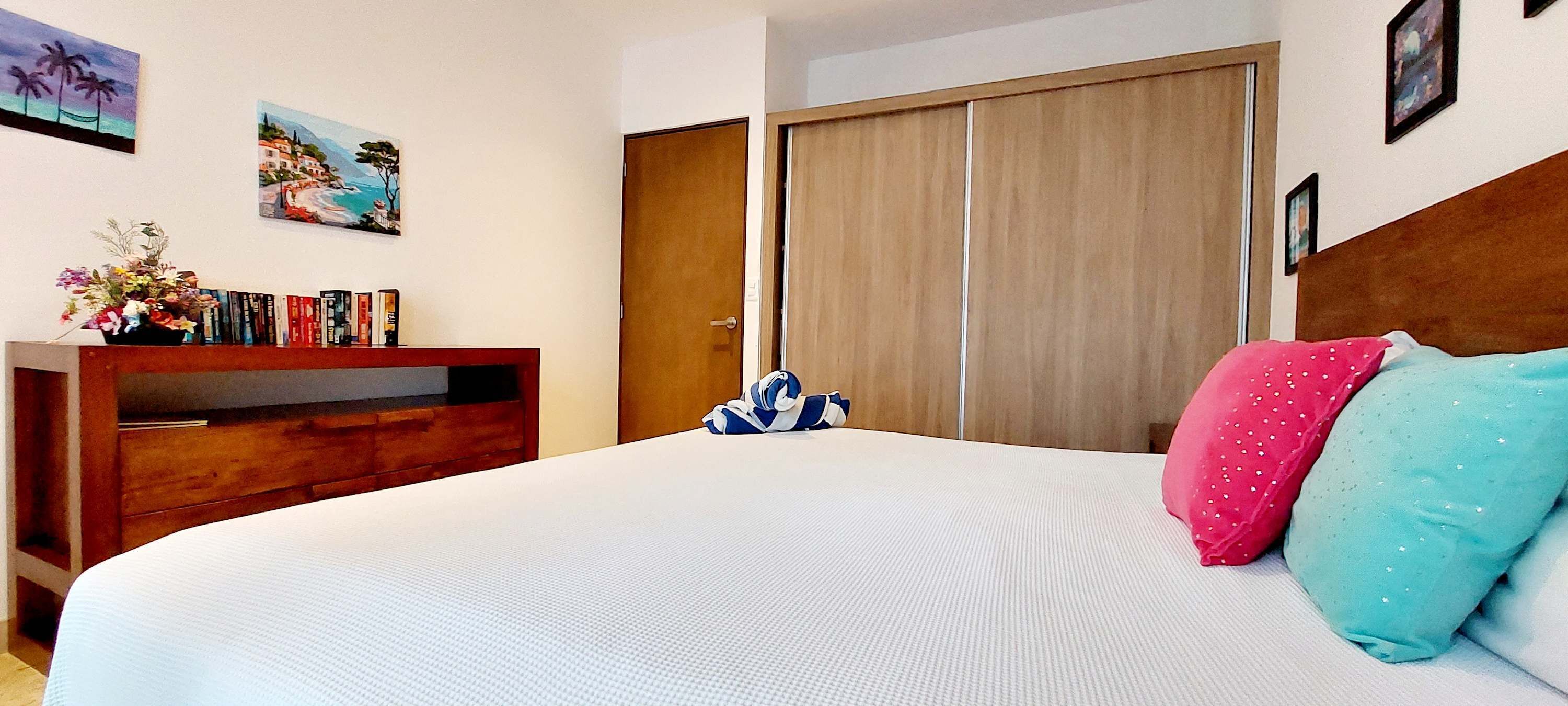 2 quartos, ferros/tábuas de passar roupa, Wi-Fi, roupa de cama