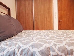 1 quarto, ferros/tábuas de passar roupa, Wi-Fi, roupa de cama