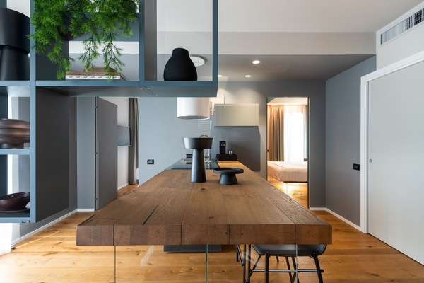 Suite, 2 slaapkamers | Woonruimte | Een 46-inch smart-tv met digitale zenders en televisie