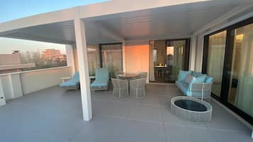 Suite, 2 camas Queen size, vista al mar | Terraza o patio