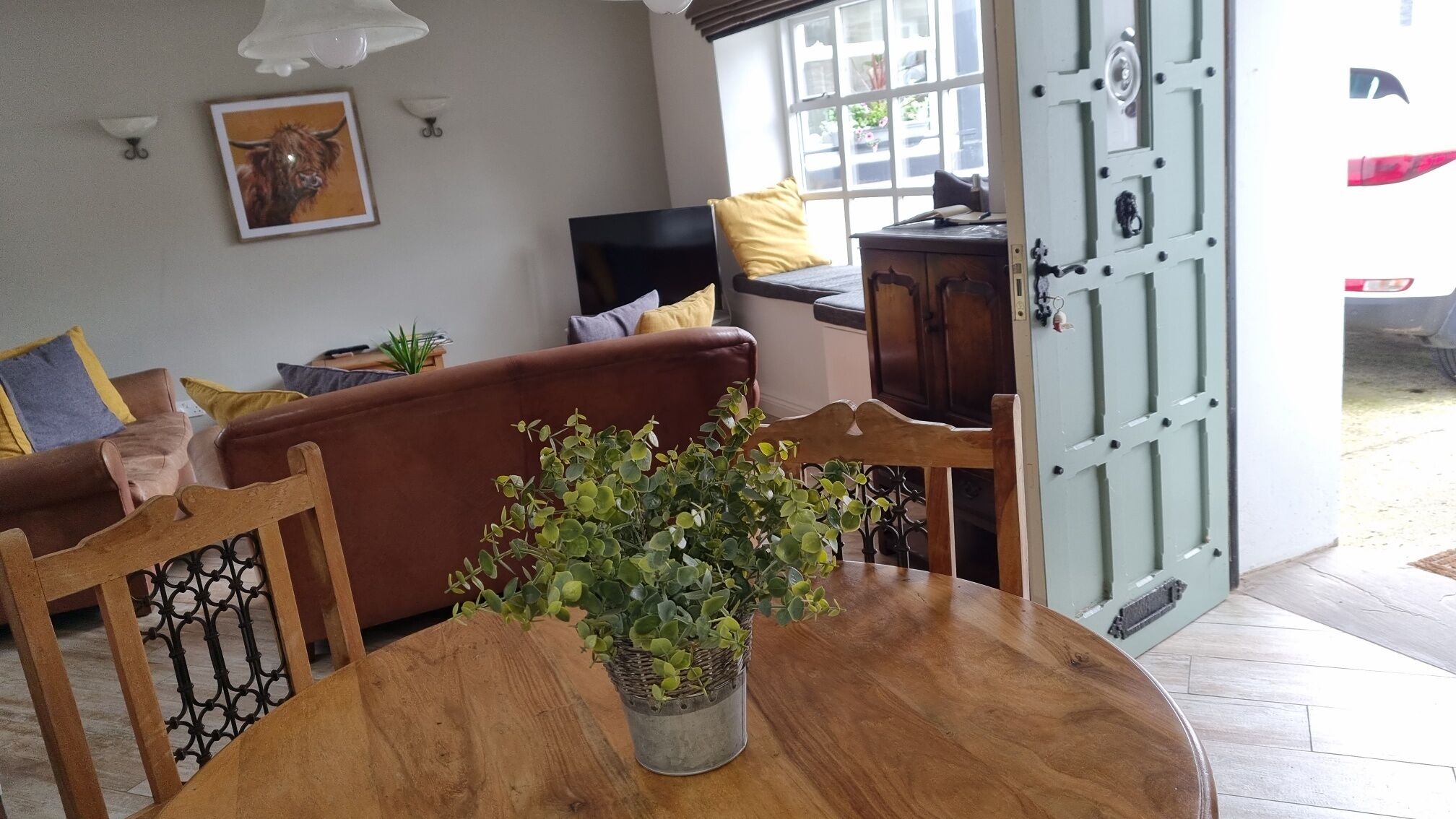 Cottage, Multiple Beds | Living room