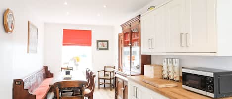 Cottage | Private kitchen | Fridge, dishwasher, electric kettle, toaster