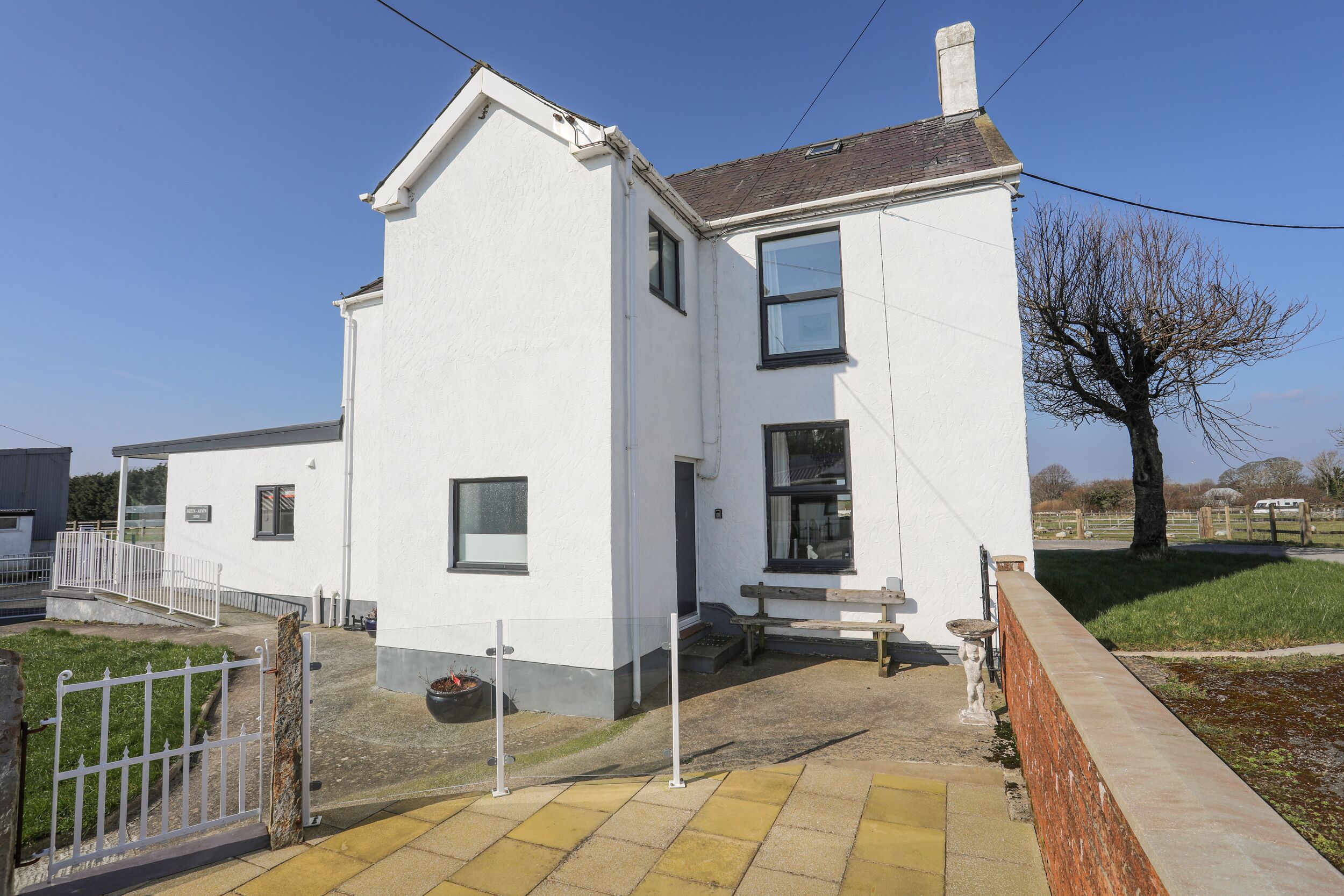 Cottage | Property grounds