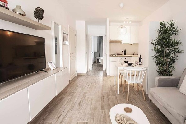 TV - HOLYHOME GREY 104 (Costa Teguise)