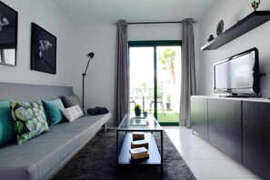 TV - HOLYHOME APARTMENT 208 (Costa Teguise)
