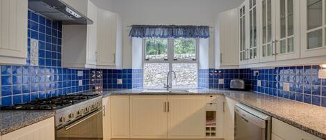 Fridge, dishwasher