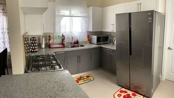 Coffee/tea maker, fridge, microwave, oven