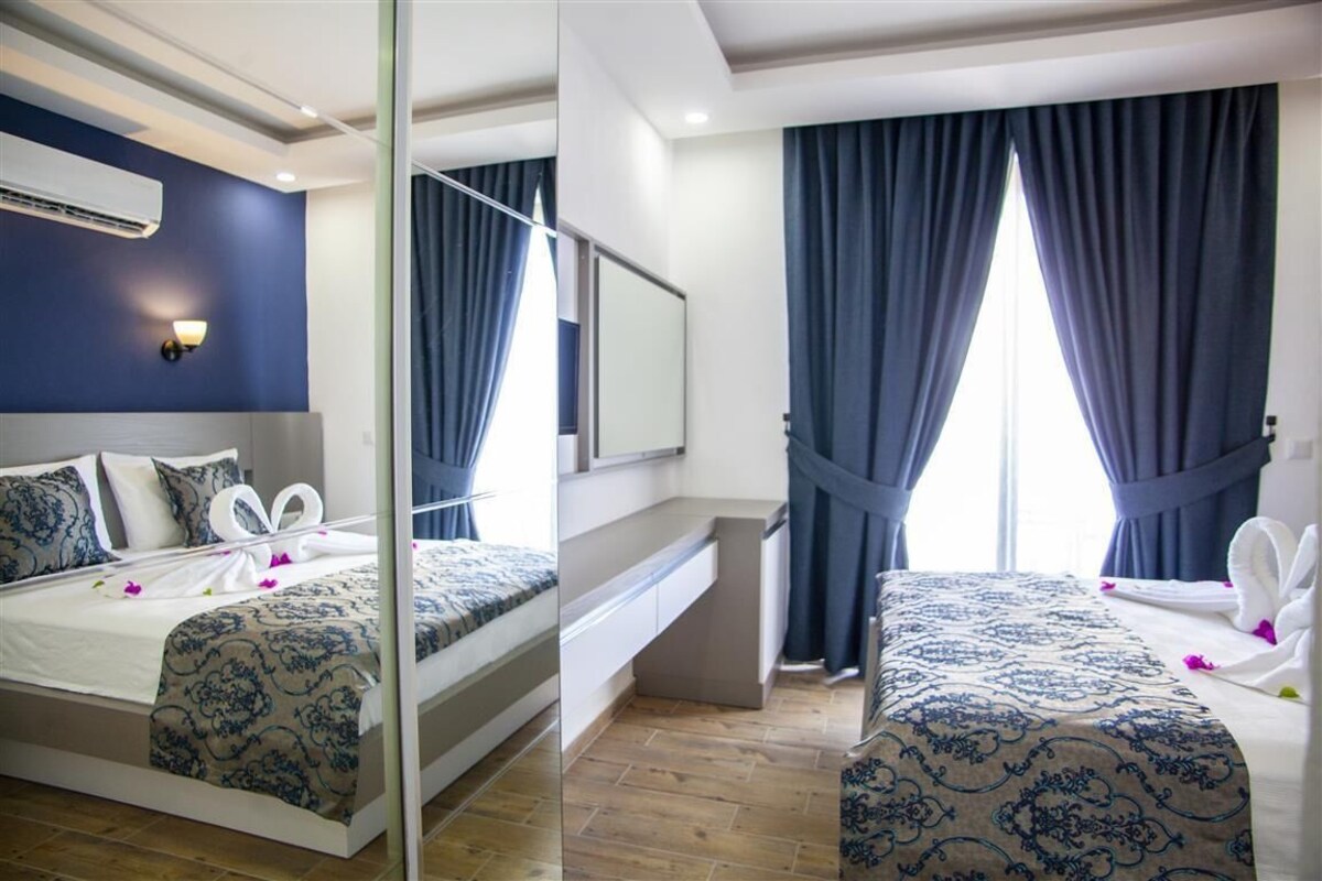 Desk, laptop workspace, WiFi (free), bed sheets