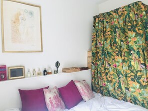1 slaapkamer, een strijkplank/strijkijzer, wifi