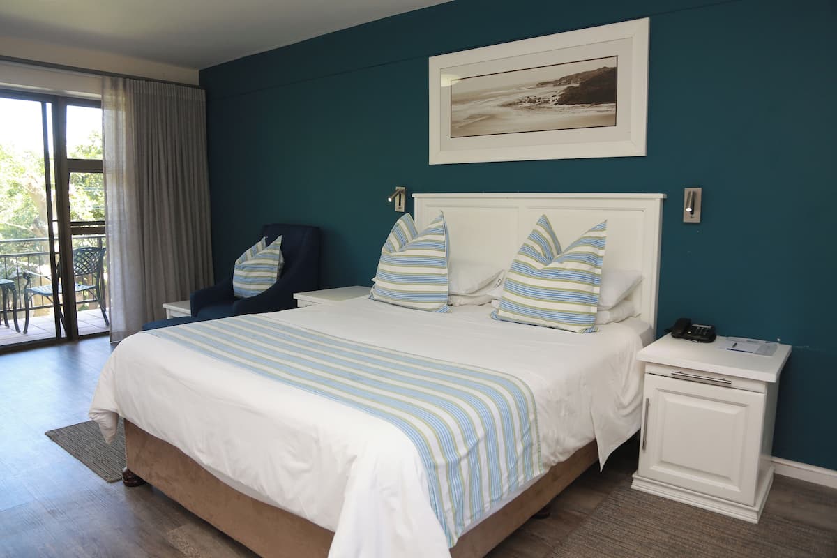 In-room safe, desk, soundproofing, iron/ironing board