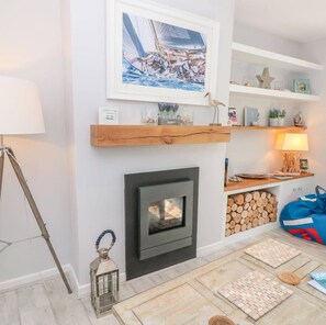 Interior - Elegant 2 Bed Central Apartment With Large Decked Terrace (Dartmouth)