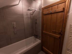 Cottage | Kamar mandi | Shower