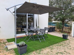 تناول الطعام بالخارج