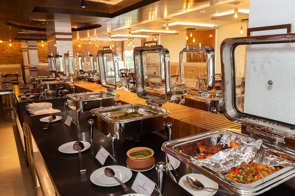 Daily buffet breakfast for a fee