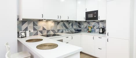 Frigorifero, microonde, forno, macchina per tè/caffè