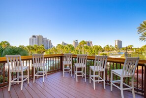 Property grounds - Gulf Views ~ Private Balcony ~ Kitchen ~ Resort Pool (Miramar Beach)