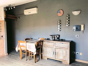 Dining - Intero Appartamento PER Brevi Periodi (Assemini)