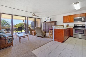 Interior - Kihei Alii Kai D104 - Private Large 1 bedroom close to the Beach and Restaurants (Kihei)