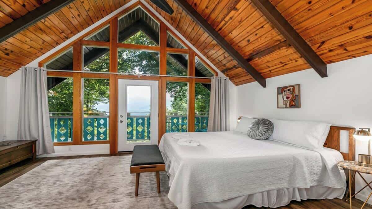 3 Schlafzimmer, Betten mit Memory-Foam-Matratzen, Bügeleisen/Bügelbrett